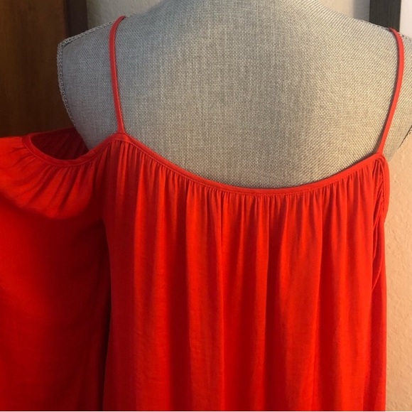 Vince Camuto | 2 x HP 🎉 Women's rumple cold shoulder blouse - Picture 6 of 9